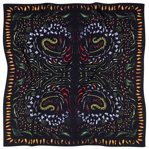 🔥🔥🔥Lisa King and London Flower School silk scarf NEW🔥🔥🔥 - Picture 1 of 5